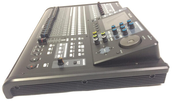 Tascam DP32SD Digital Portastudio 32 tracce