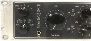 Universal Audio LA 610 Preamplificatore Microfonico Valvolare