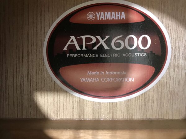Yamaha Apx 600 White