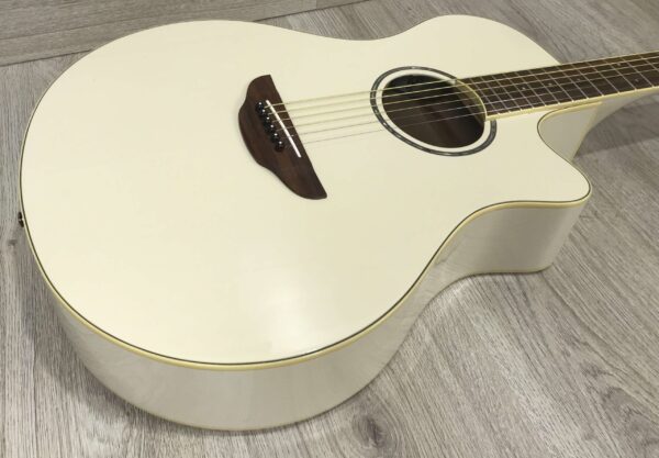 Yamaha Apx 600 White