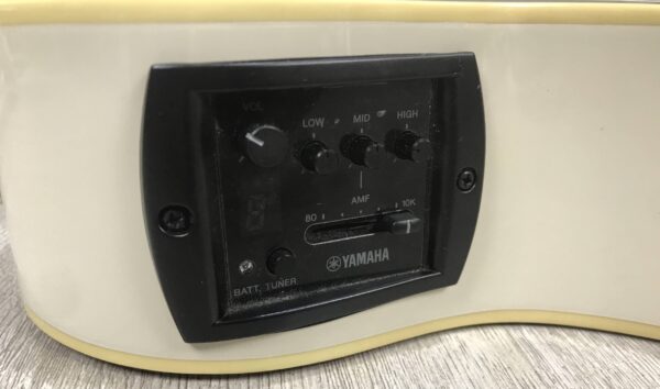 Yamaha Apx 600 White