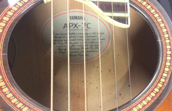 Yamaha APX 7c Brown Sunburst con custodia rigida