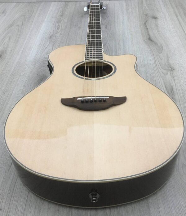 Yamaha APX600 Natural
