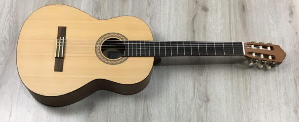 Yamaha C40 M