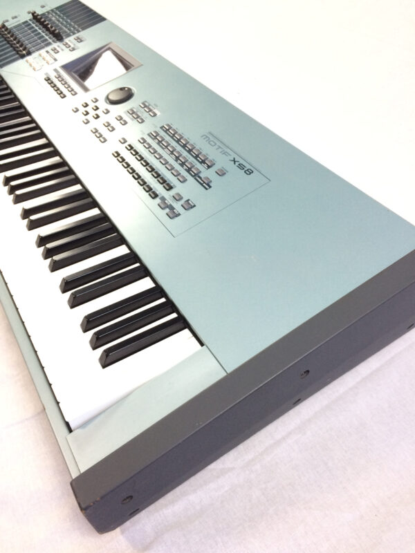 Yamaha MOTIF XS8 + Flight Case