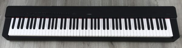 Yamaha P-225