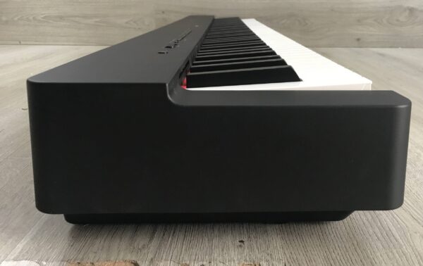 Yamaha P-225