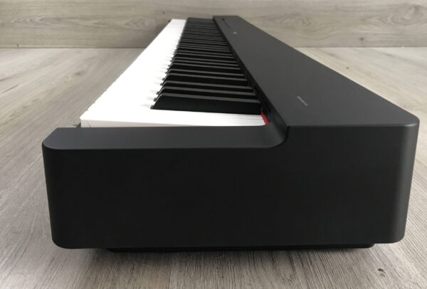 Yamaha P-225