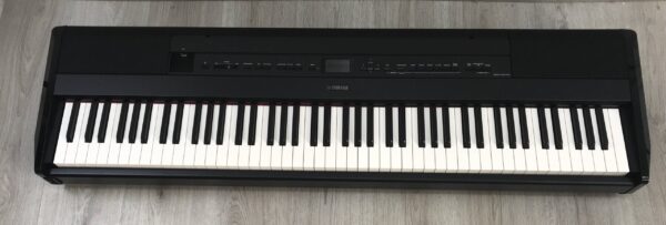 Yamaha P-525 B