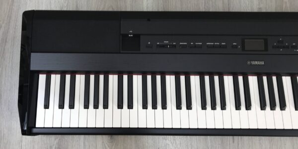 Yamaha P-525 B