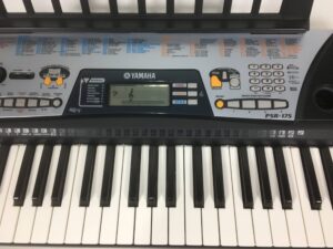 Yamaha PSR 175 con custodia