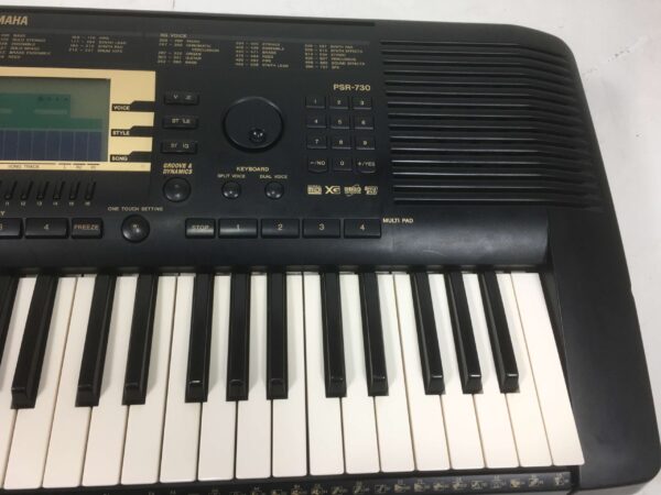 Yamaha PSR 730 con custodia e manuale