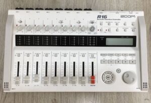 Zoom R16