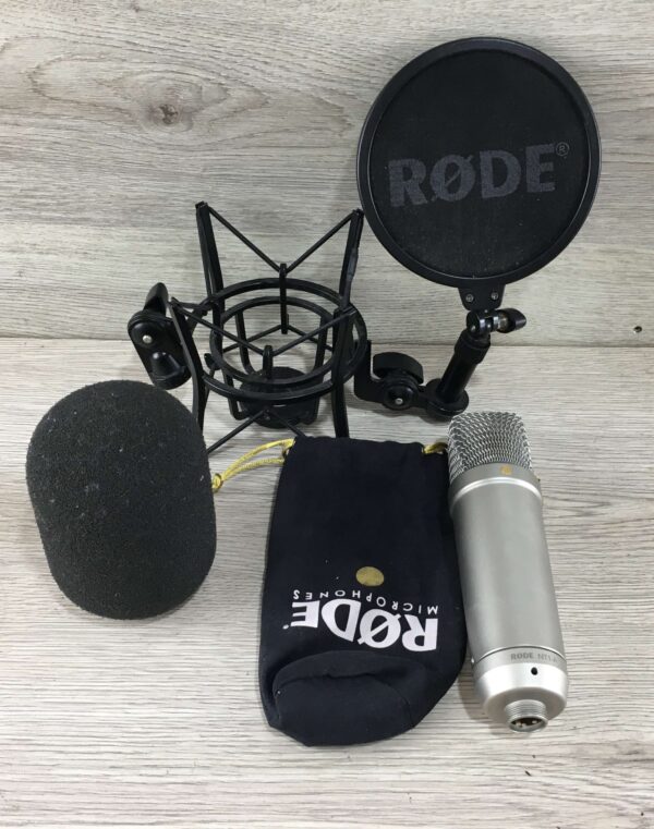 AKG K92